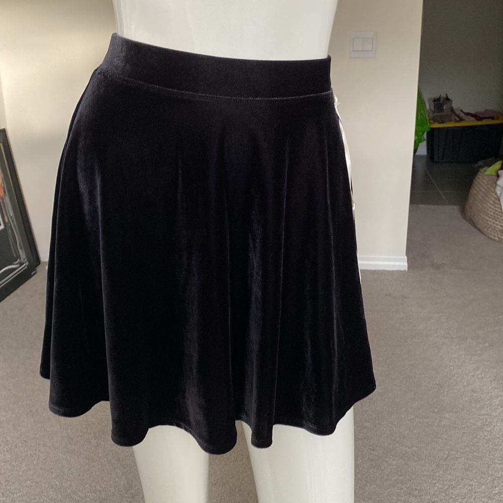 FRENCHI BLACK VEVLET MINI SKIRT SIZE XS NWT